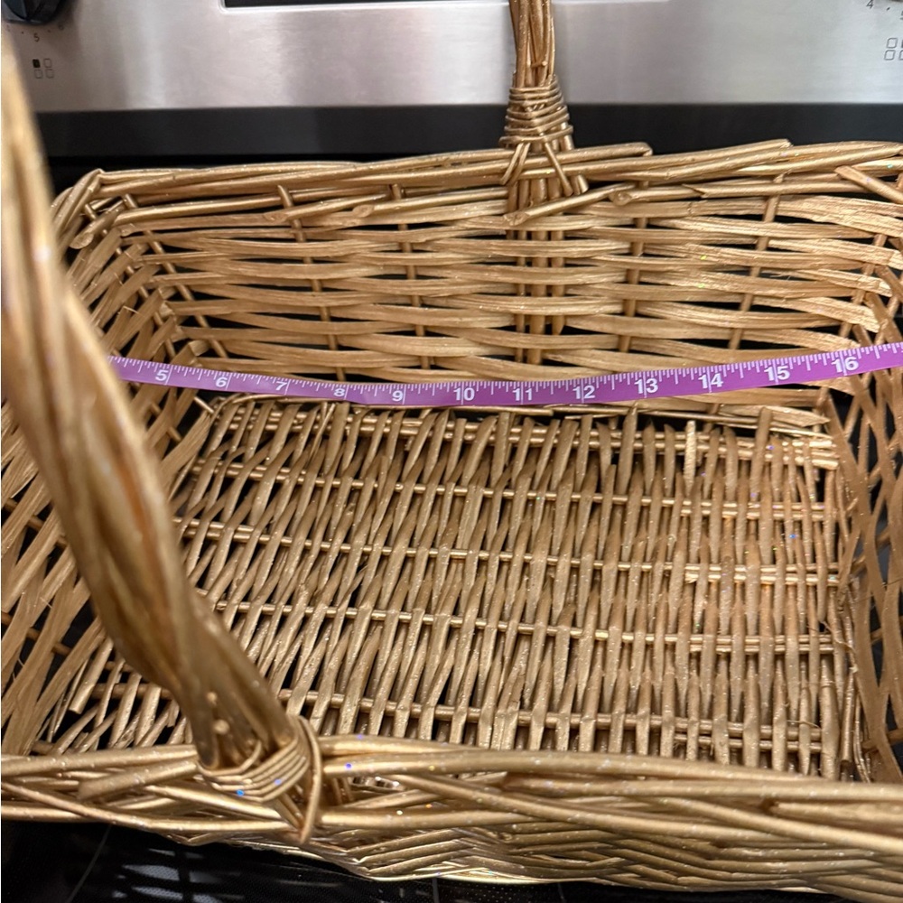 Large Wicker Basket with Handle - Picture 3 of 5
